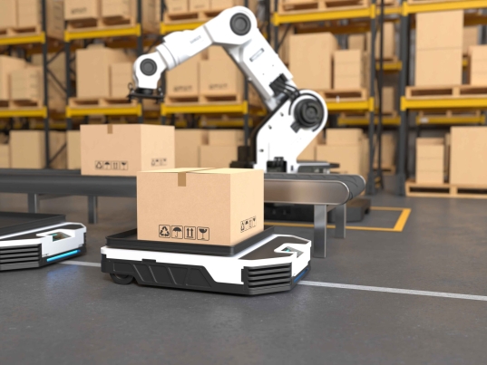 robot-arm-picks-up-box-autonomous